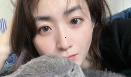 吃瓜抖音网红雅典娜图片,吃瓜界的时尚达人，揭秘网红生活幕后！”